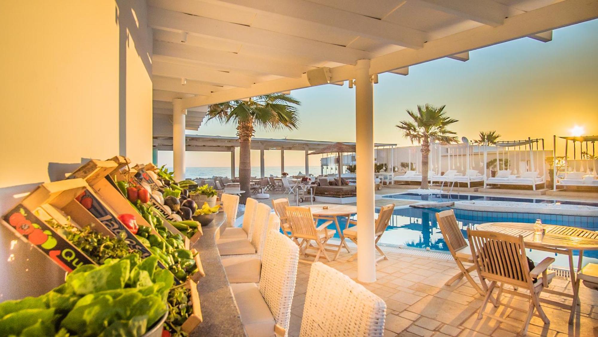 Aparthotel Parthenis Beach, By The Sea Malia (Crete)