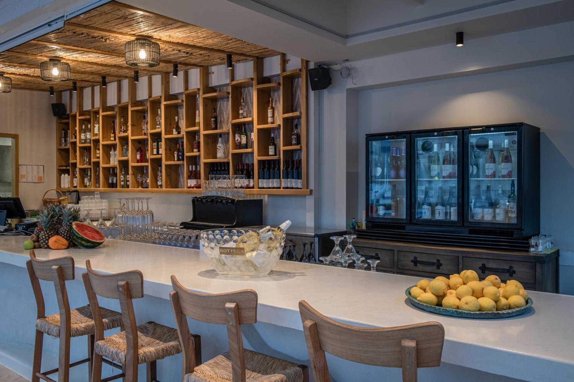 Parthenis Beach, By The Sea 公寓式飯店 3*