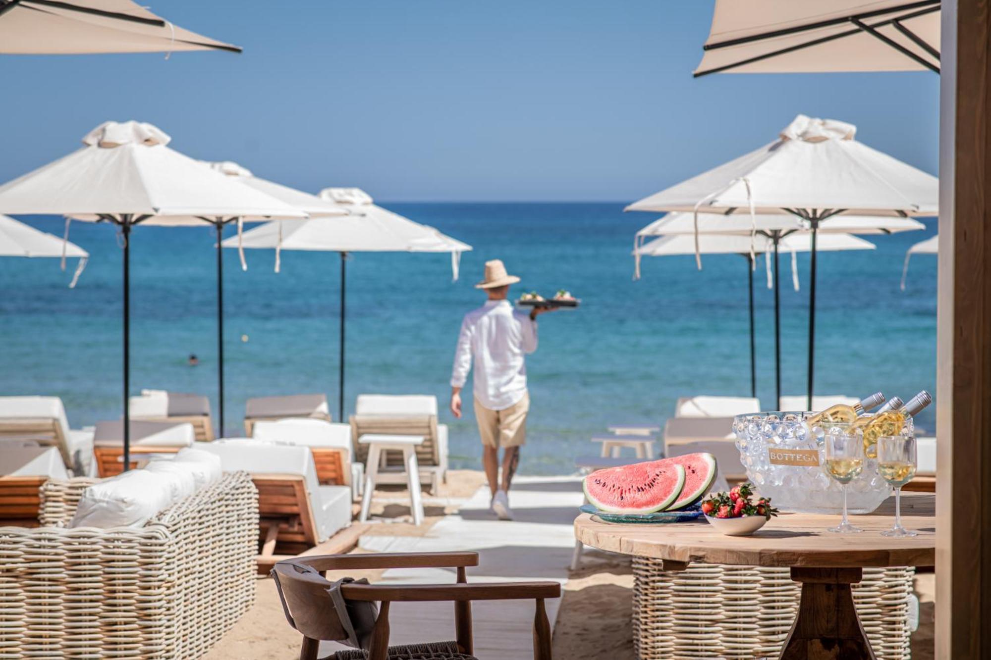 Parthenis Beach, By The Sea 公寓式飯店