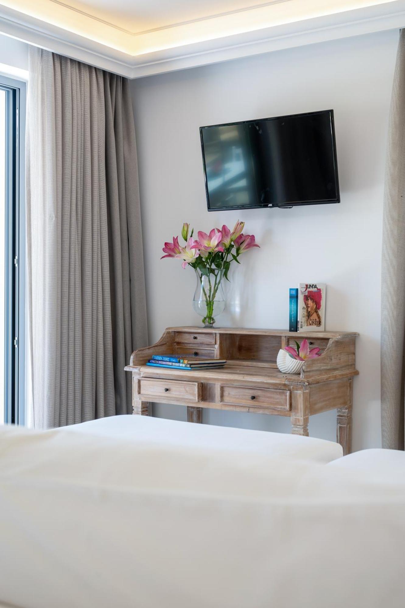 Parthenis Beach, By The Sea Aparthotel 3*